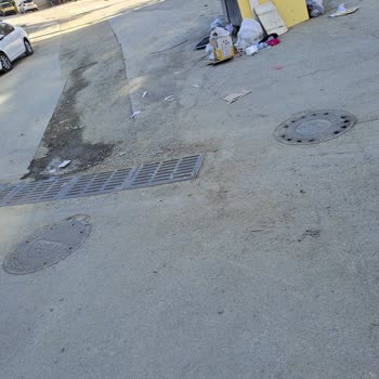İBB Ve İSKİ’nin Yarım Bıraktığı Kazı Çalışması Sağlık Riski Ve Temizlik Sorununa Yol Açıyor