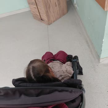 Engelli Çocuk Ve Bebek Arabasıyla Asansör Bekleme Riski Hastanede Çözülmeli