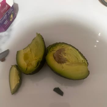 Avokadonun Sert Ve Tüketilemez Olması Nedeniyle Para Kaybı