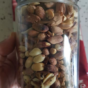 Geçerli Tarihli Simbat Fıstık Paketi Rutubetli Ve Lezzeti Bozulmuş