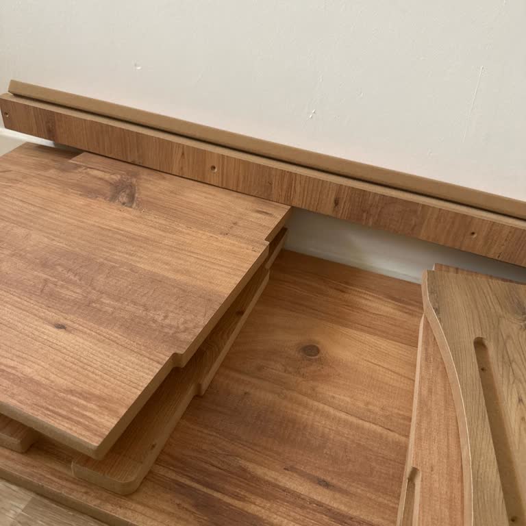 Hepsiburada Üzerinden Alınan Ceviz Çocuk Odası Dolabında Beyaz Çekmeceler Eksik