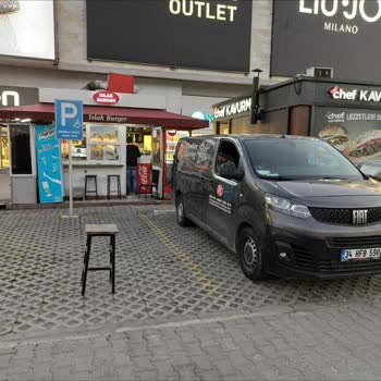 Viaport AVM Engelli Park Alanlarını Personel Araçları İşgal Ediyor