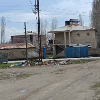 Erciş Salihiye Mahallesindeki Çöp Kirliliği Ve Şikayet Telefonunun Engellenmesi