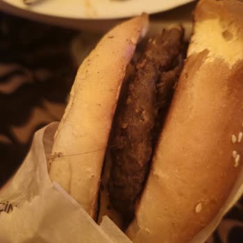 Yemeksepeti'de Hijyen İhlali: Saç Çıkan Hamburger