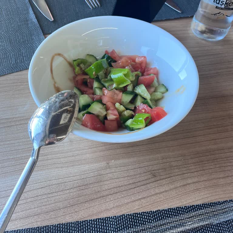 Çoban Salata İçeriği Ve 150 TL Fiyatı Aşırı Yüksek