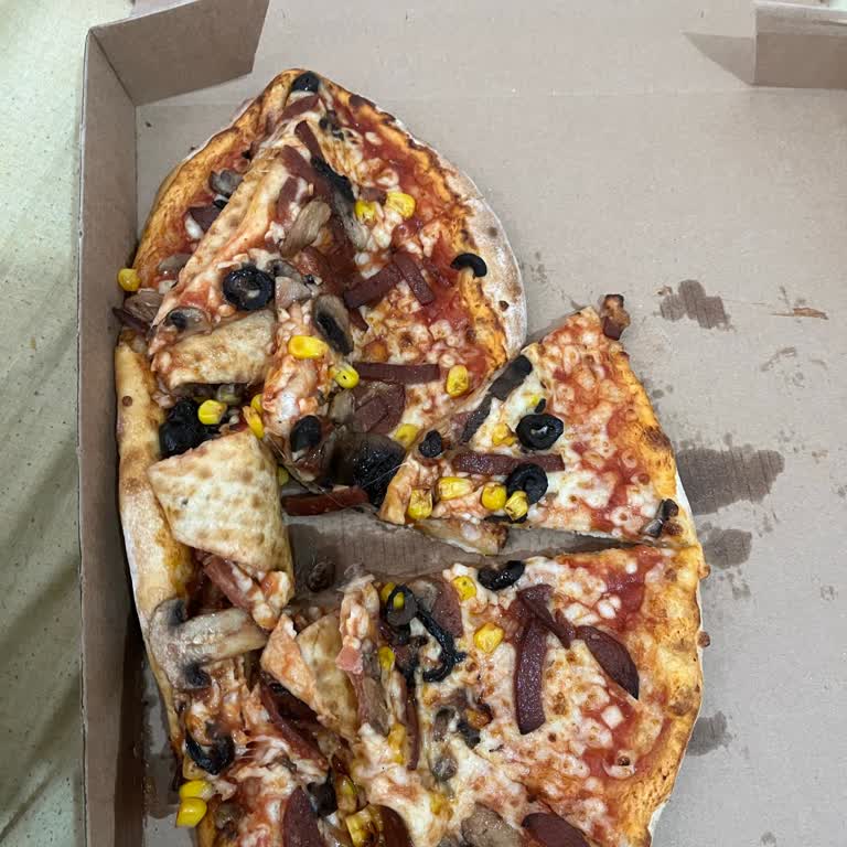 AVM'de Pizza Siparişi ve Kalite Şikayeti