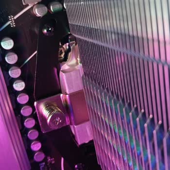 CPU Soğutucusundaki Koruyucu Plastik Çıkarılmadığı İçin Aşırı Isınma Ve Yetersiz Destek