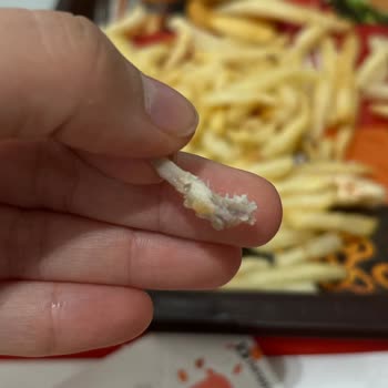 Burger King Çamsanpark Şubesinde Chicken Royal’da Büyük Kemik Parçası Bulundu
