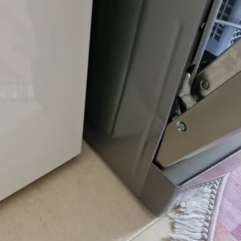 Arçelik Servisi Makineyi Hasarlı Geri Getirdi, Kapı Kapanmıyor
