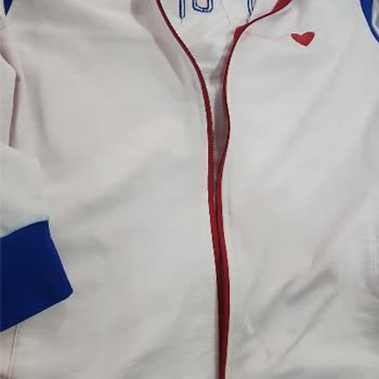 Doğru Yıkama Talimatına Rağmen Renk Akmasıyla Kullanılamaz Hale Gelen Hırka