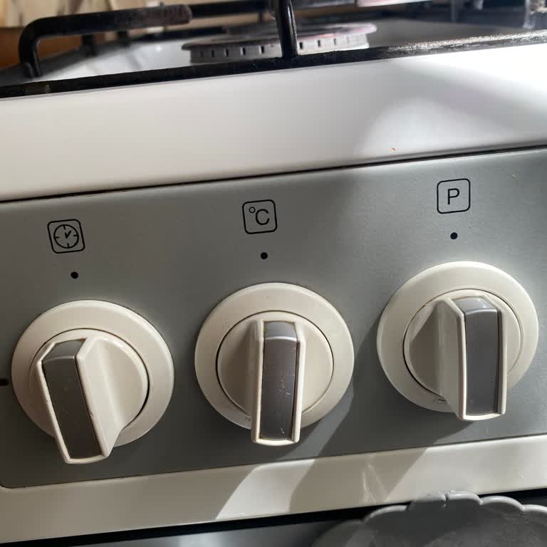 Arçelik 9540H Fırının Düğme Yazılarının Silinmesi Ve Ücretsiz Parça Değişimi Talebi