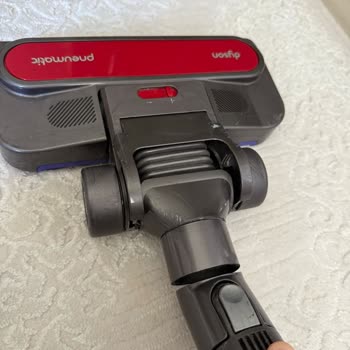 Dyson Süpürge Başlığı Normal Kullanımda Aniden Kırıldı