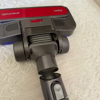 Dyson Süpürge Başlığı Normal Kullanımda Aniden Kırıldı