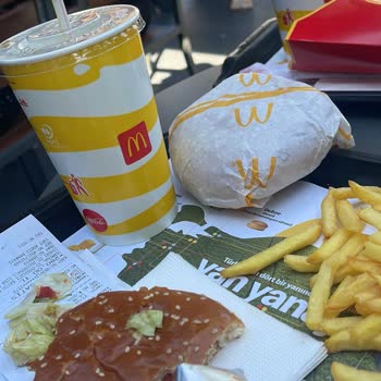 Pendik McDonald’s Şubesinde Köfteburger Menüsü Bayat Ve Kötü Koku