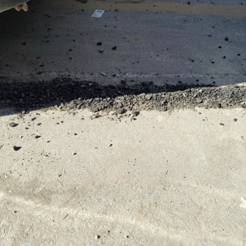 Turkcell Superonline Altyapı Çalışması Sonrası Özensiz Asfalt Yamaları Sokakta Sorun Yaratıyor