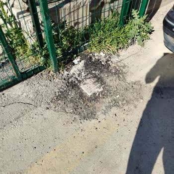 Turkcell Superonline Altyapı Çalışması Sonrası Özensiz Asfalt Yamaları Sokakta Sorun Yaratıyor