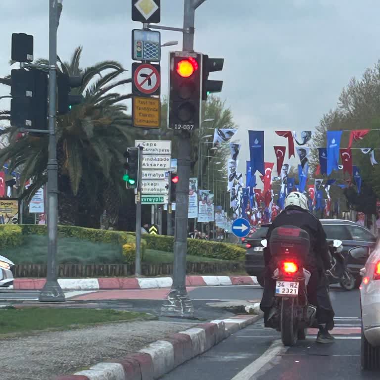 Vatan Caddesi 12-037 Trafik Işığının Uzun Kırmızı Süresi Sıkışıklığa Neden Oluyor