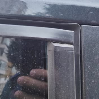 Dacia Sandero Stepway Kapı Camı Fitilinde Tekrarlayan Deformasyon Ve Ücretsiz Değişim Talebi