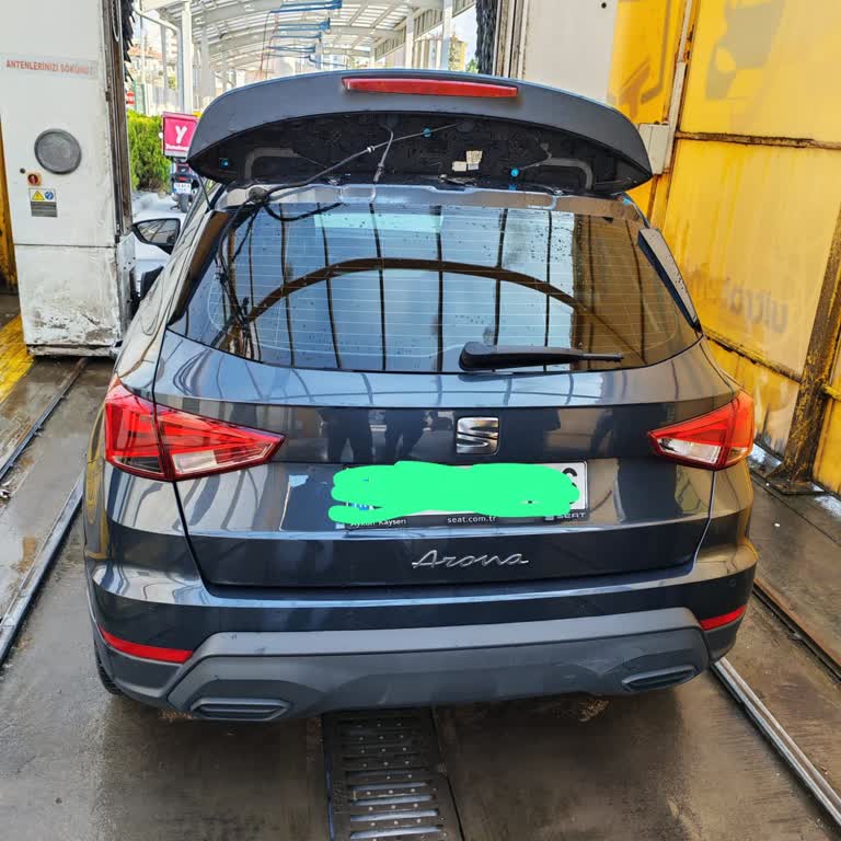 Opet İstasyonunda Arızalı Yıkama Sistemi Seat Arona Yan Aynalarını Kırdı