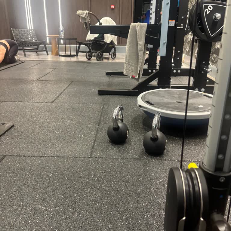 Crossfit Bölümünde Bebek Ve Bebek Arabası Güvenlik Riski