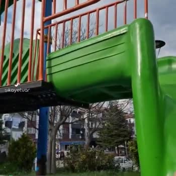Gölbaşı Belediyesi Salıncakların Vidaları Gevşek Onarılmayı Bekliyor