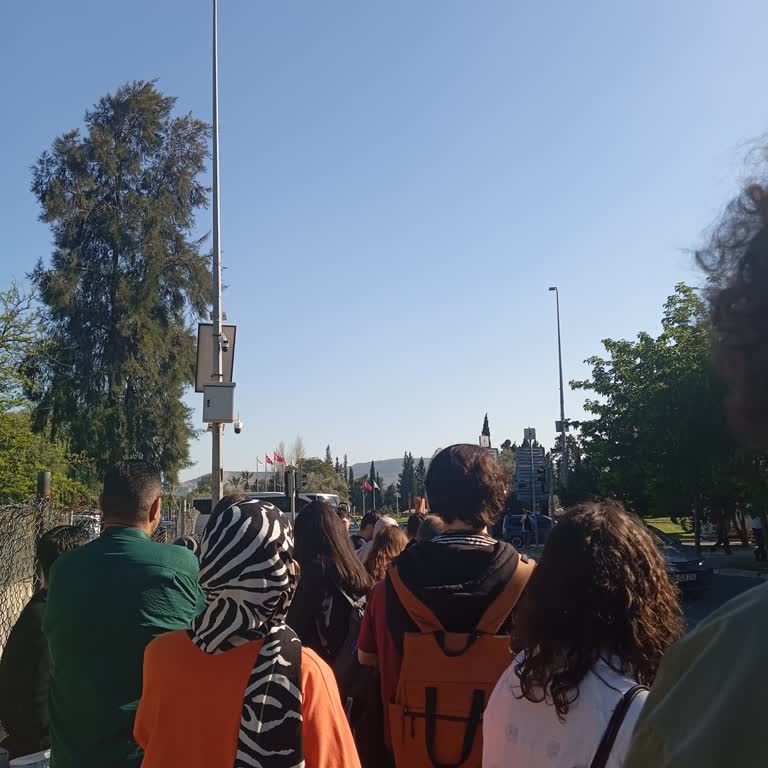 Manisa Seyahat'te Kaoslu Biniş Ve Yolcu Güvenliği Sorunu