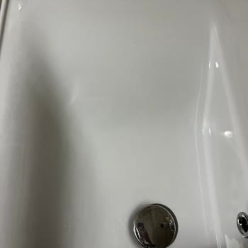 Bauhaus'ta Defolu Banyo Dolabı Ve Umursamaz Mağaza Tutumu