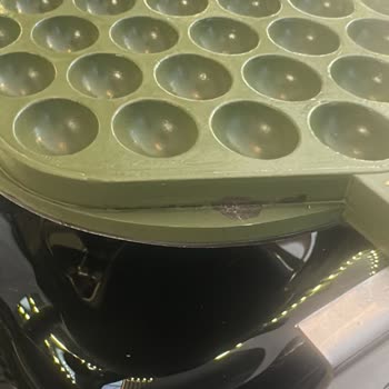 SMH Waffle Makinesinde Defolu Teflon Yüzeyi Ve Şirket Yardımsızlığı