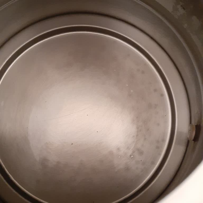 Kireçli Damacana Suyu Çaydanlıkta Hızlı Kireçlenmeye Neden Oluyor