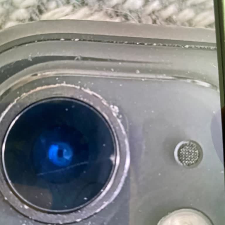 Kamera Lensindeki Çizik İçin Servisin Ücretsiz Değişim Yapmasını Talep Ediyorum