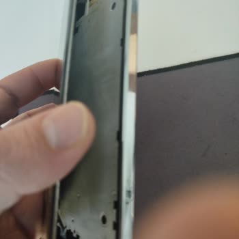 I Face Reeder S19 Max Screen Separation Without Any Damage