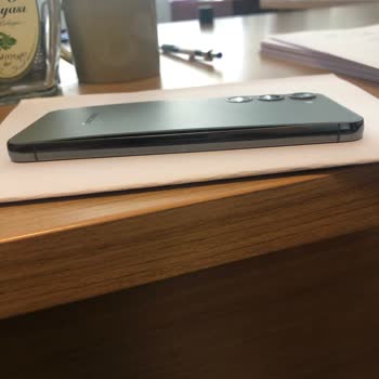 Samsung Telefon Şarjı Aniden Kesilen Ve Şişen Pil, S23'te Ciddi Güvenlik Sorunu