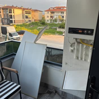 Airfel Servisi Dolabı Tamamen Söktü, Zarar Verdi Ve Cevap Vermedi