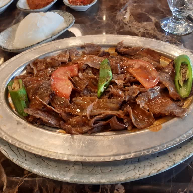 İzmit Yenişehir Şubesinde Kalitesiz İskender Ve Aşırı Yağlı Sunum