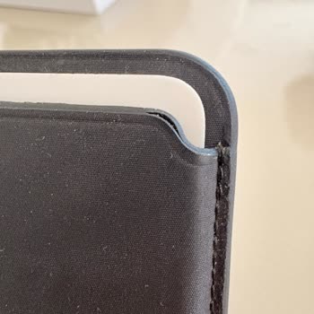 Apple Finewoven Wallet Yapışkan Sorunu Ve Garanti Dışı Reddi