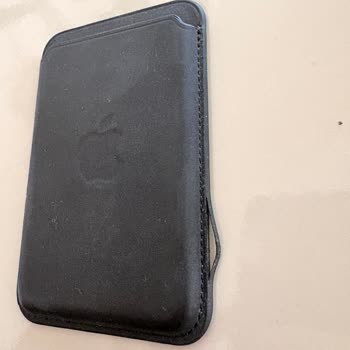Apple Finewoven Wallet Yapışkan Sorunu Ve Garanti Dışı Reddi
