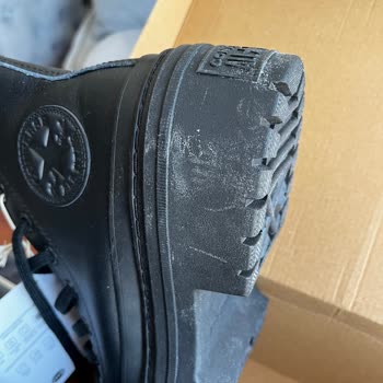 Intersport'tan Gelen Kullanılmış Converse Bot Şikayeti