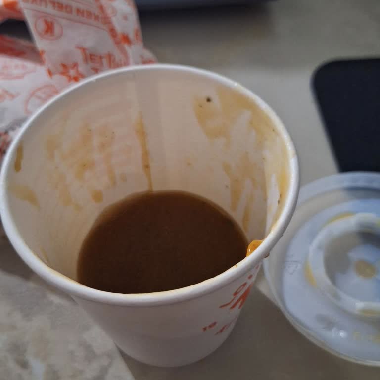 Popeyes'te Coleslaw Yerine Gelen Sos Mide Bulantısına Neden Oldu