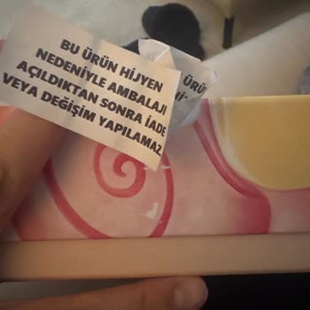 Parfüm Kutusunda Güvenlik Bandı Ve Şişede Kararma: Yeni Ve Hasarsız Ürün Talebi