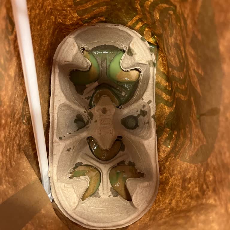Starbucks Bodrum Şubesinde Dökülmüş Sipariş Ve 40 Günlük İade Gecikmesi