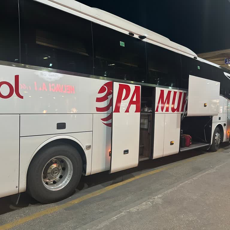 Bursa Otogarında Açık Bagaj Ve Görevli Yokluğu Güvenlik Endişesi