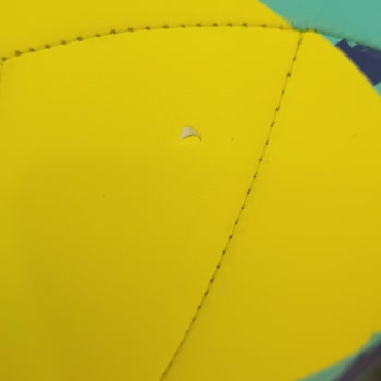 Markantalya Decathlon’da Voleybol Topum Ayıplı, Renkler Sökülüyor Ve Yırtıldı