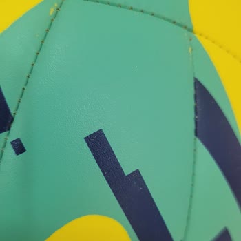 Markantalya Decathlon’da Voleybol Topum Ayıplı, Renkler Sökülüyor Ve Yırtıldı