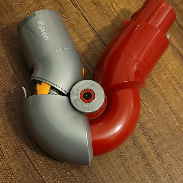 Dyson V12 Mobilya Altı Aparatı Kırıldı, Garanti Dışı Tutulması Kabul Edilemez