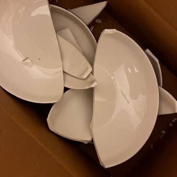 Kırık Tabağın Ücretsiz Gönderilmesi İstemine Tüm Setin İadesi Şartı