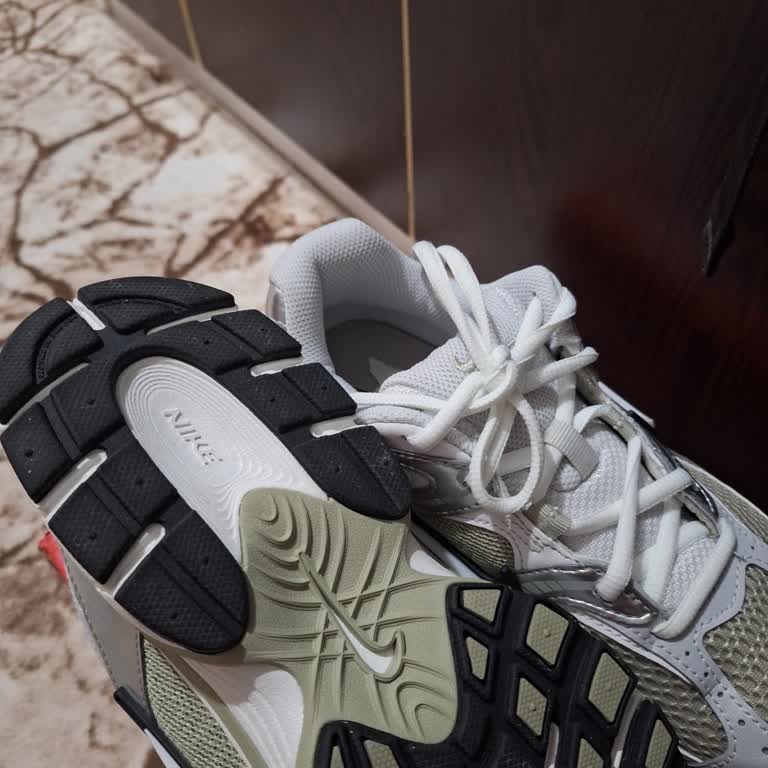 Sıkı Ayakkabı Ve Kaba Personel Tutumu Nedeniyle Tam İade Talebi