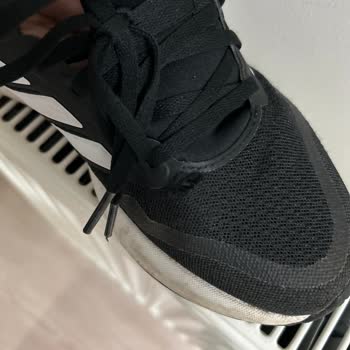 Adidas Ayakkabısının Kısa Sürede Patlaması Ve Mağazanın Çözüm Sunmaması