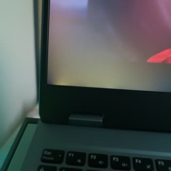 Panel Kusuru Ve Hızlı Şarj Tükenmesi Nedeniyle Lenovo Dizüstü Bilgisayar Değişimi Talebi