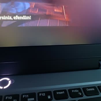 Panel Kusuru Ve Hızlı Şarj Tükenmesi Nedeniyle Lenovo Dizüstü Bilgisayar Değişimi Talebi