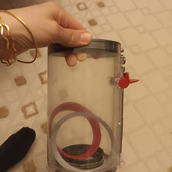 Dyson V10 Hazne Plastik Parçalarının Kendiliğinden Düşmesi Ve Garanti Değişim İsteği